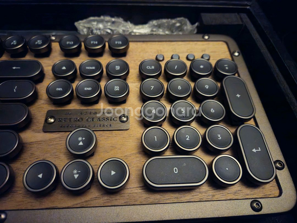 Azio 아지오 레트로 클래식 기계식 풀배열 키보드 (엘우드)--4