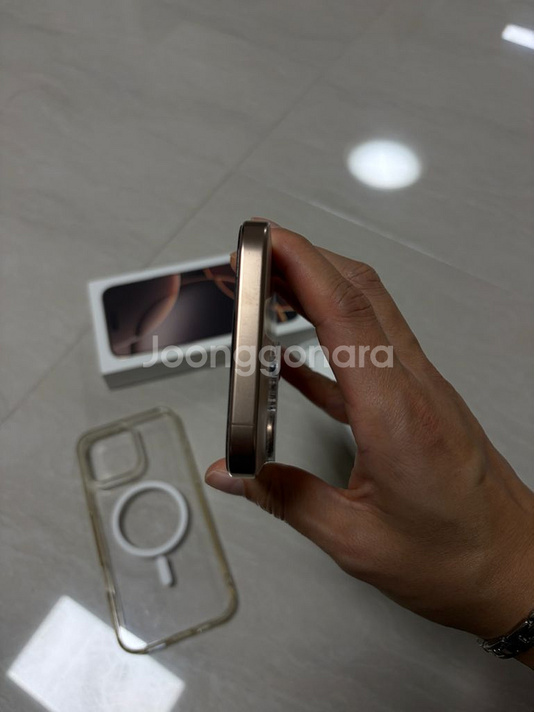 아이폰 16 Pro Max 256GB 골드 s급 색상 판매합니다--3