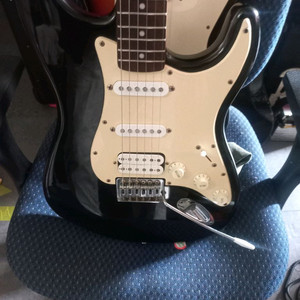 스콰이어 스트라토캐스터 일렉기타