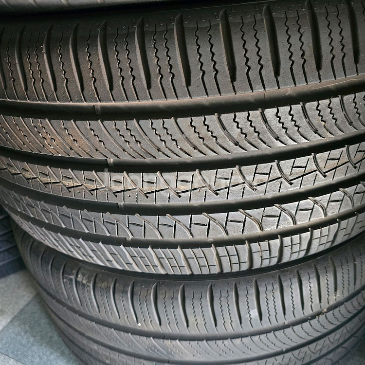 275 35 22 315 30 22 피렐리 2본 30에 판매합니다--2