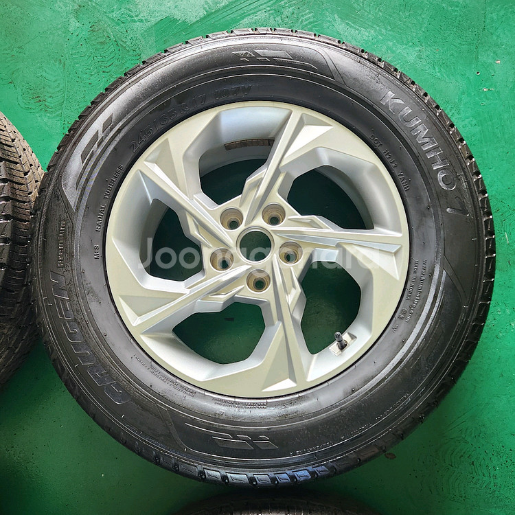 투싼 NX5 순정 17인치 휠타이어 판매--3