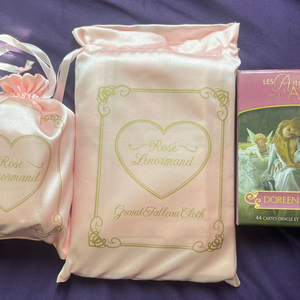 아끼던 타로카드 보석함에서 꺼내 몇개 판매 합니다ㅠㅠ ( 펀딩 덱, 로맨틱 엔젤 있음)