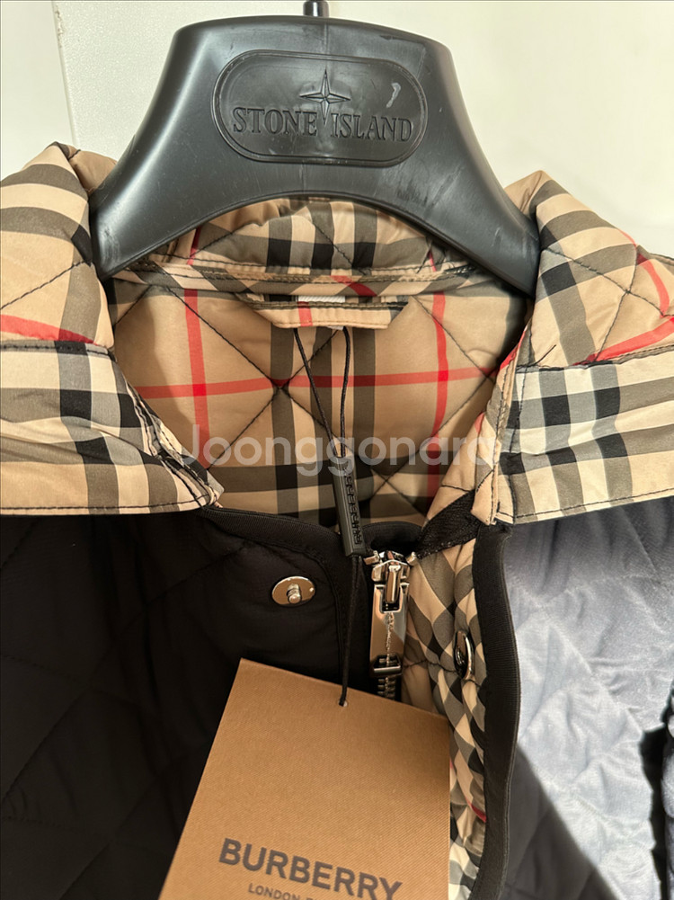 버버리 퀼팅자켓팔아요--4