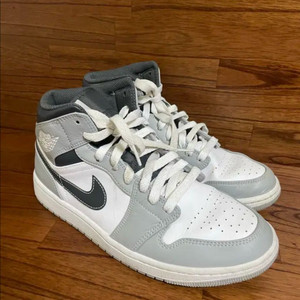 나이키 조던1 미드 라이트 스모크그레이 270mm