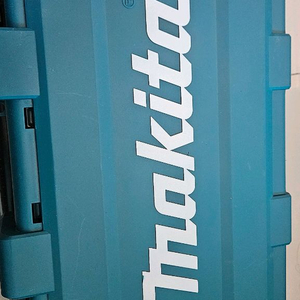 마끼다 임팩 정품 드릴 공구 새거 팝니다(케이스포함)