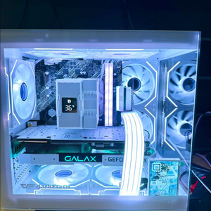 데스크탑 PC 컴퓨터 팝니다. 게이밍·영상편집·화이트