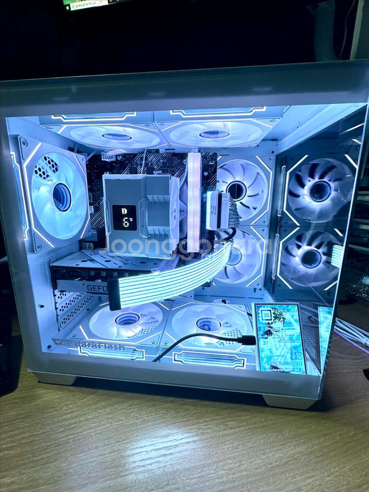 데스크탑 PC 컴퓨터 팝니다. 게이밍·영상편집·화이트--2