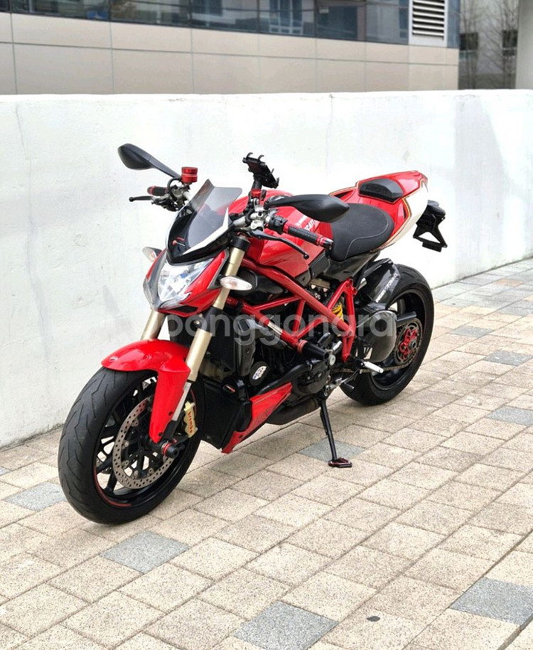 2013년식 두카티 스트리트파이터 848 판매합니다--4