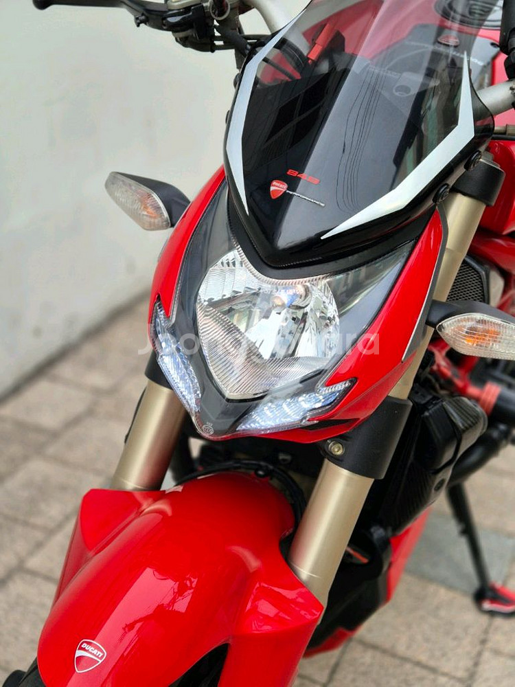 2013년식 두카티 스트리트파이터 848 판매합니다--3