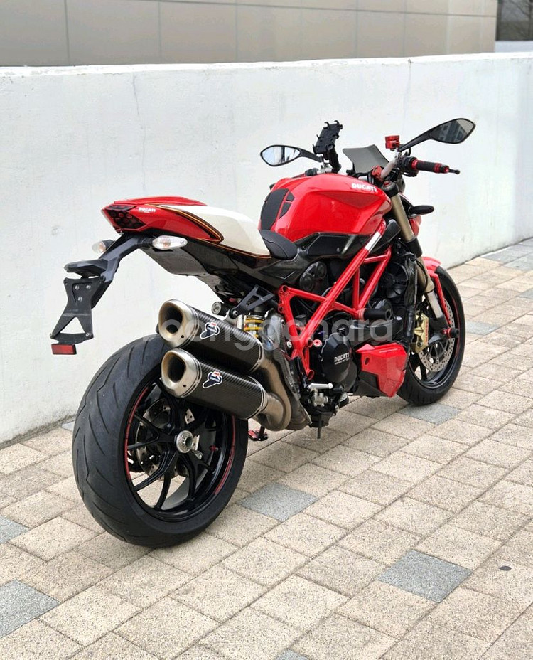 2013년식 두카티 스트리트파이터 848 판매합니다--2