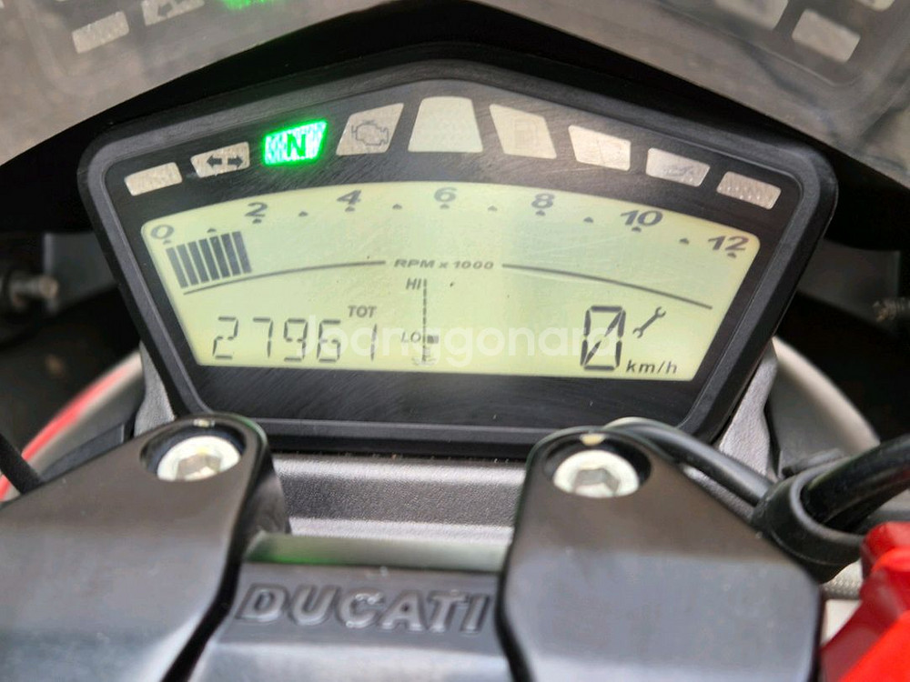 2013년식 두카티 스트리트파이터 848 판매합니다--9