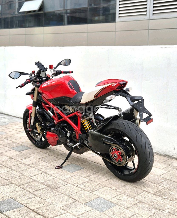 2013년식 두카티 스트리트파이터 848 판매합니다--7