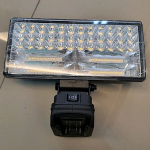 디월트 밧데리 호환 LED 작업등공구 새거 팝니다