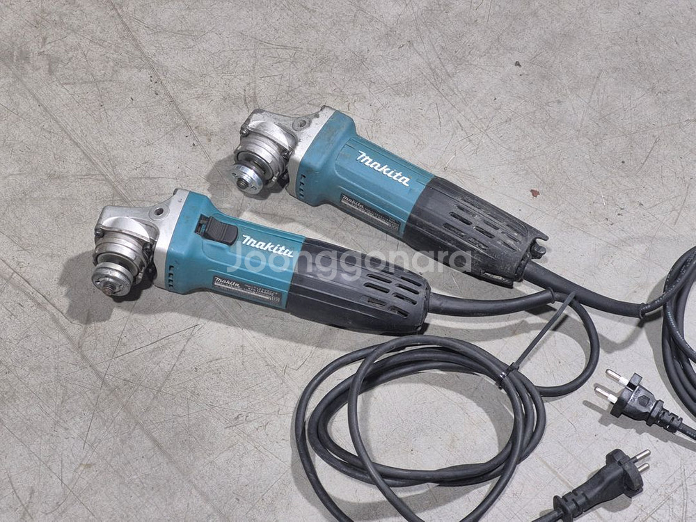 마끼다 4인치 그라인더(makita/ GA 4030) 중고 팝니다--0