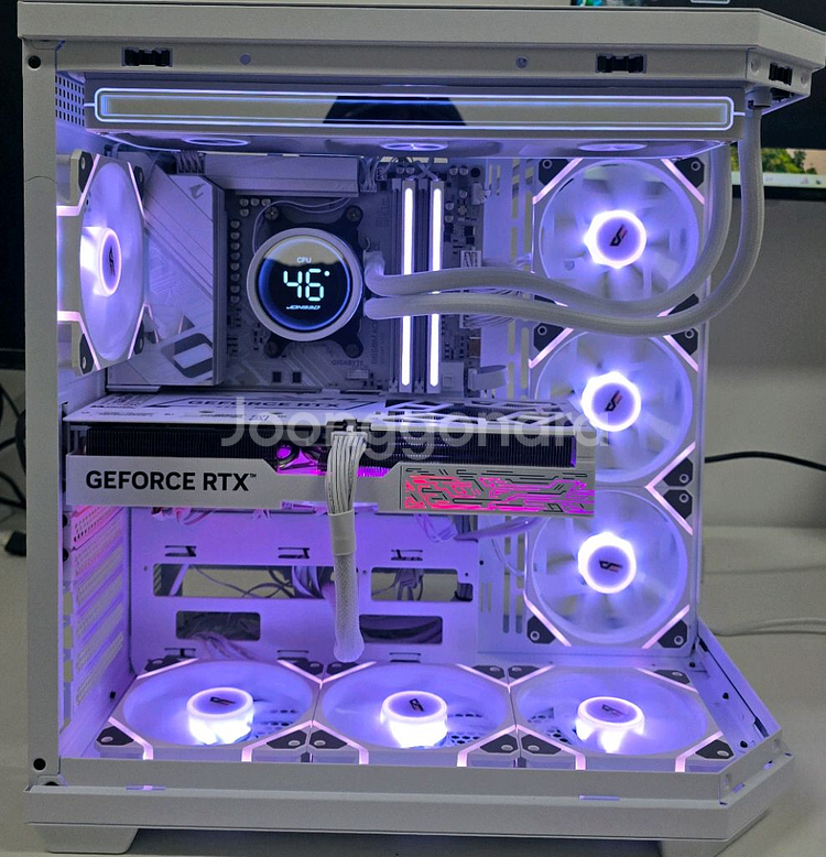 9800x3d, 5080 화이트 튜닝pc팝니다--1