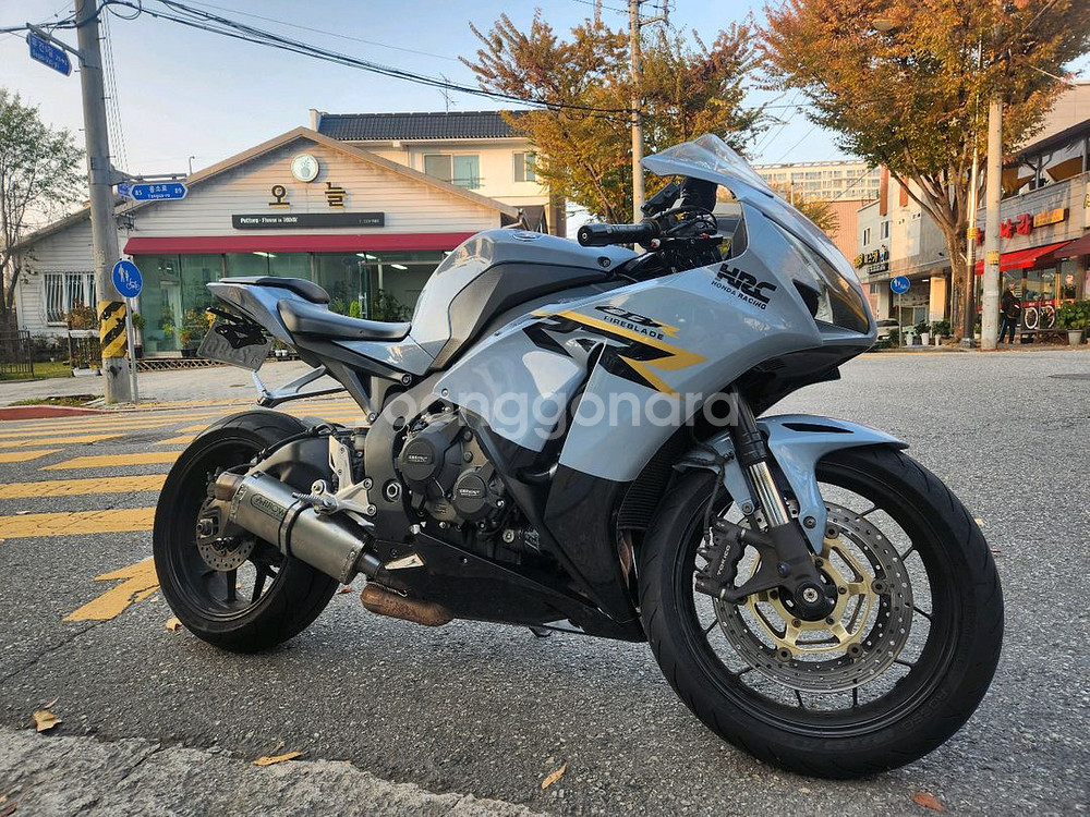 혼다 CBR1000R 14년식--1