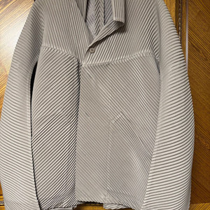 옴므플리세 하이넥 점퍼 자켓 브라운 9월 4사이즈