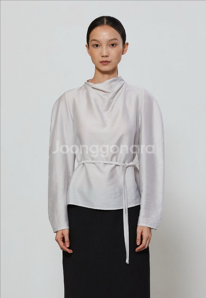 [S] 노티아 드레이프 하이넥 블라우스 그레이--0