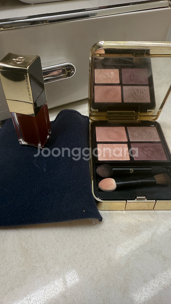 끌레드뽀보떼 아이섀도우 팔아요--0