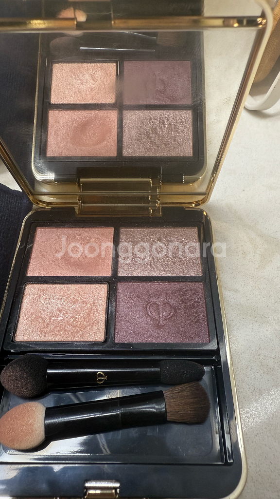 끌레드뽀보떼 아이섀도우 팔아요--1