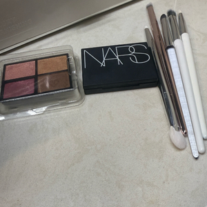 뜰레드뽀보떼 아이섀도우 팔아요