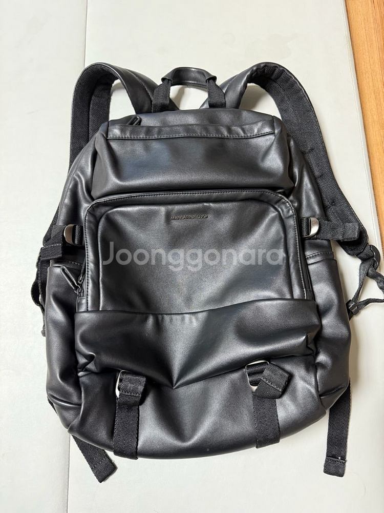 만다리나덕 시그니처 백팩 팝니다--0