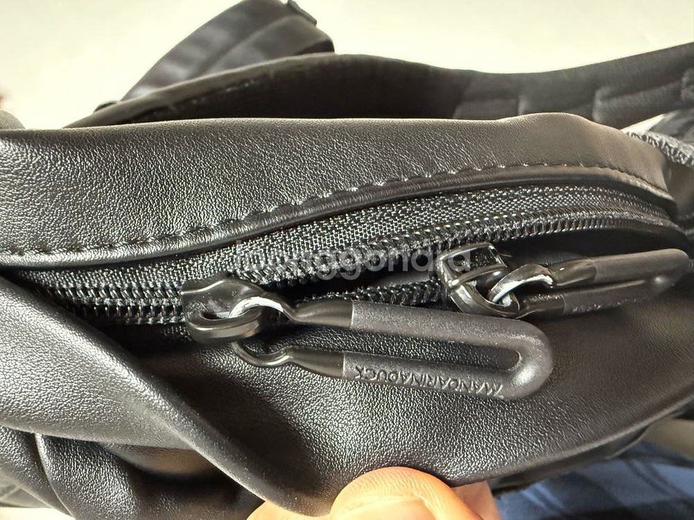 만다리나덕 시그니처 백팩 팝니다--7