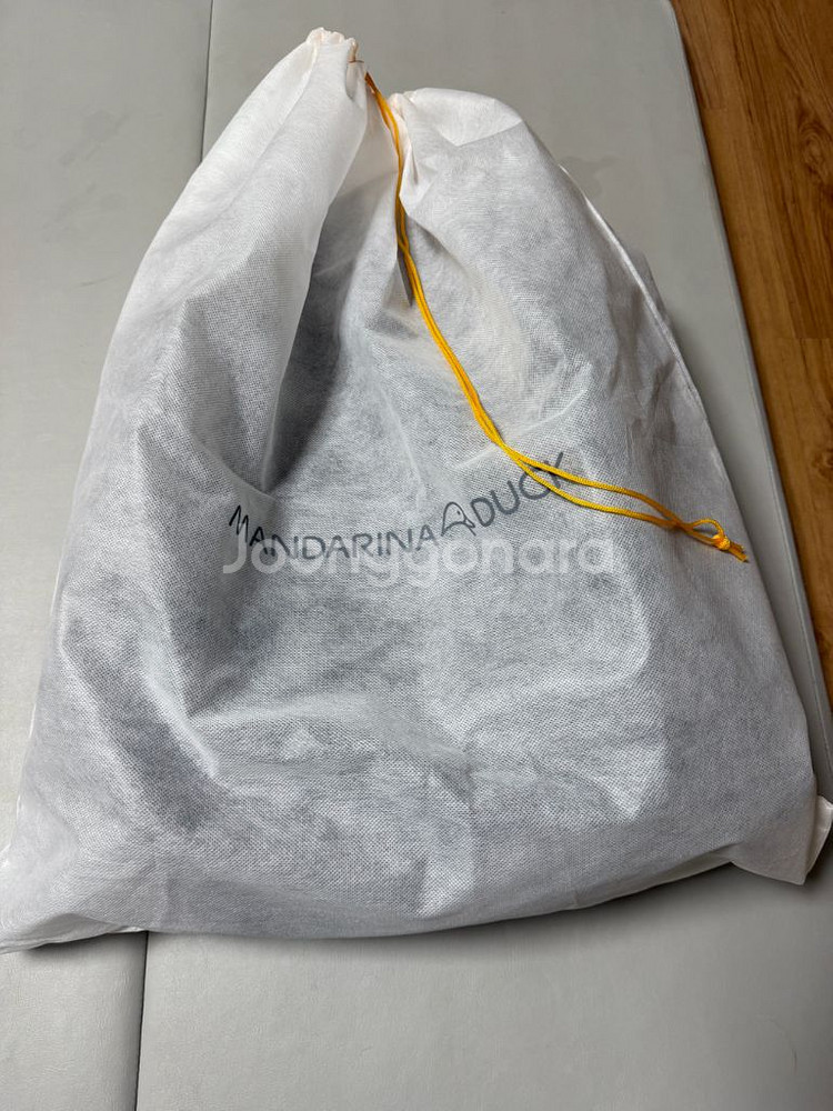 만다리나덕 시그니처 백팩 팝니다--8