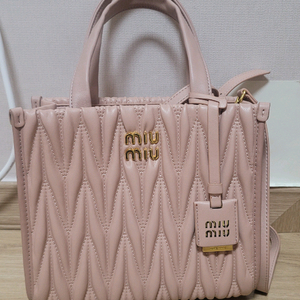 미우미우 마테라쎄 토트백