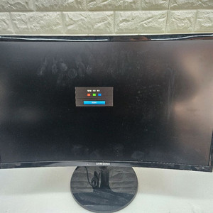 삼성 24인치 커브드 모니터 입니다
