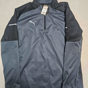 푸마 윈드셀 축구기모트레이닝 상의 XL새상품입니다.