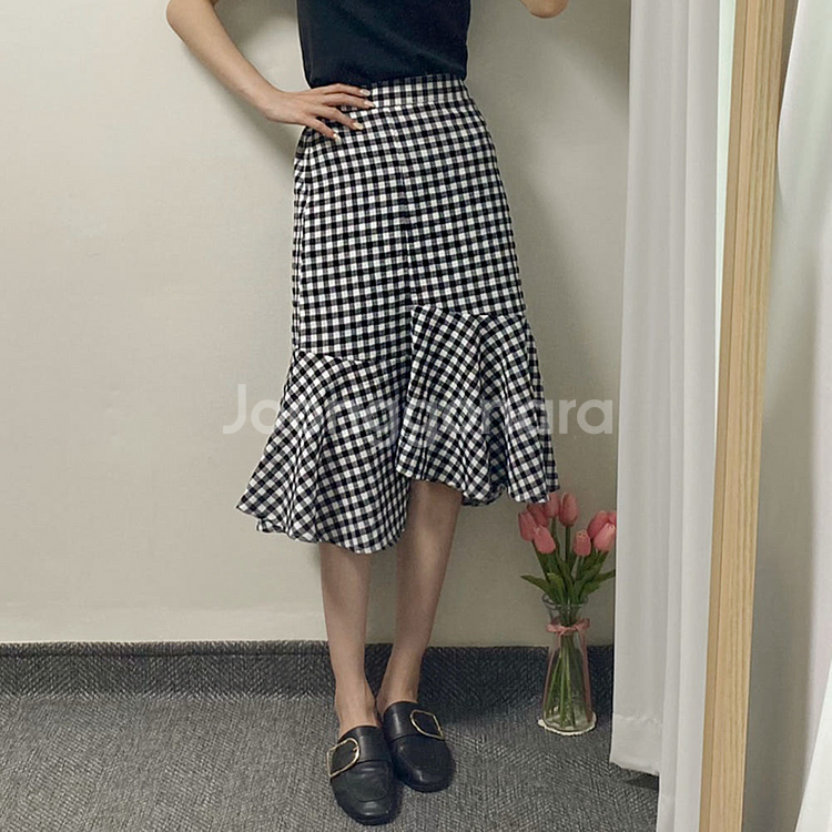 체크 머메이드 언발 미디 스커트--2