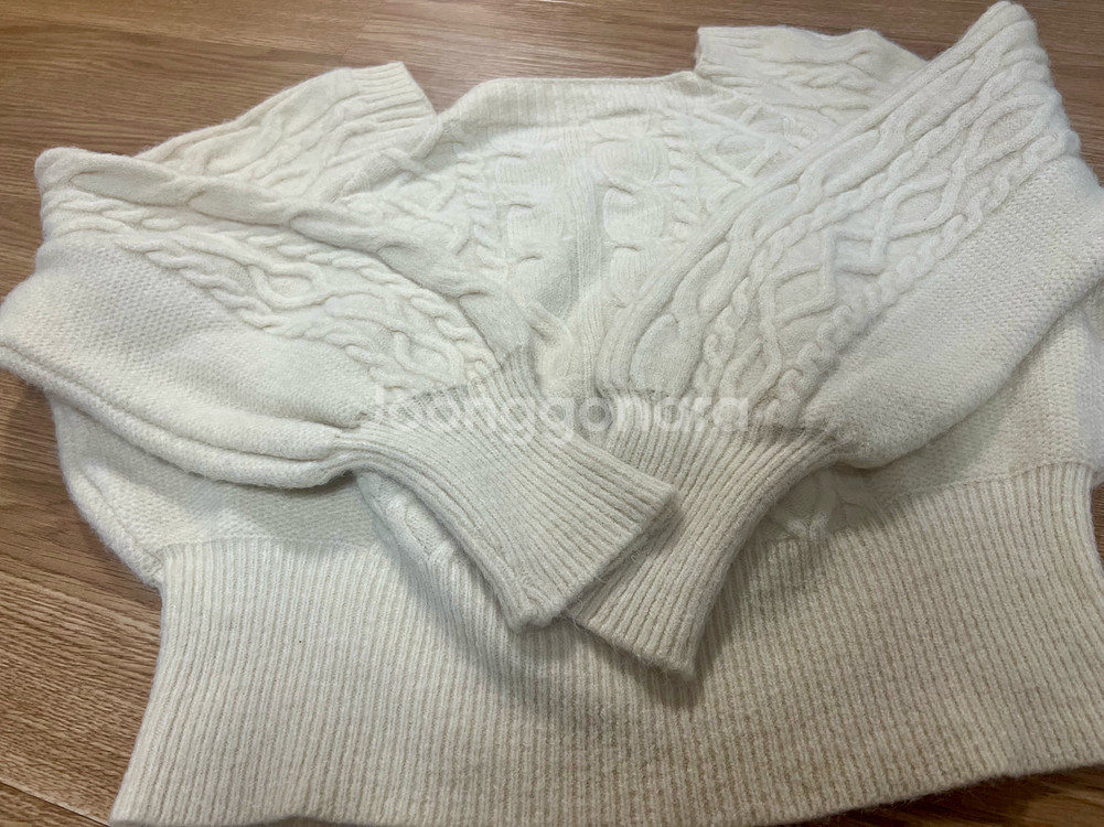 브랜드 나인(nain) 스퀘어넥 크롭 케이블 니트--3