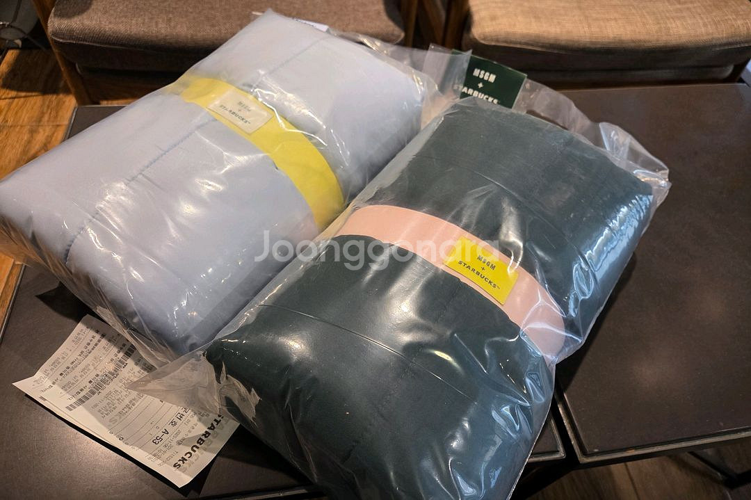 스타벅스 MSGM 블랭킷 입는망토 그린 스카이블루 미개봉판매--0