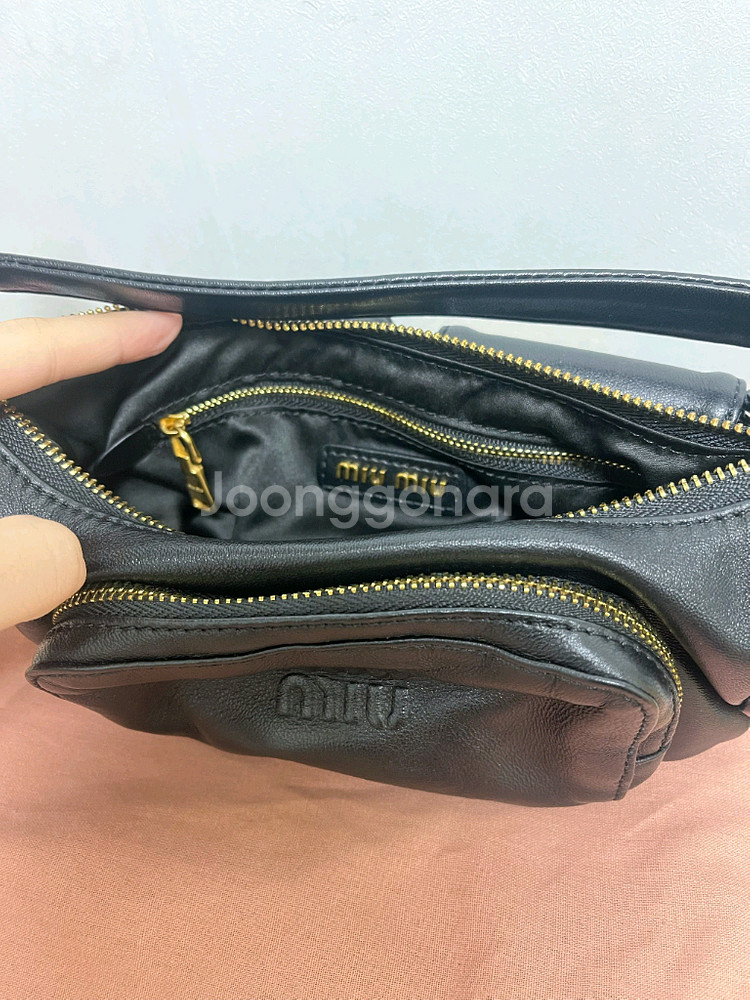 하이퀄리티+무배) 미우미우 나파 가죽 호보백--1