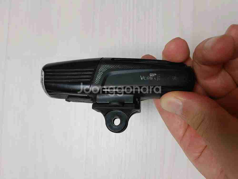 전조등] 문라이트메테오 보텍스프로 V3 1300루멘 충전식 전조등 팝니다. (택포2.8만)**--2