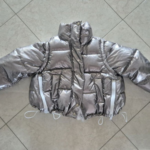 베베베베 오리털 패딩(L) 판매해요.