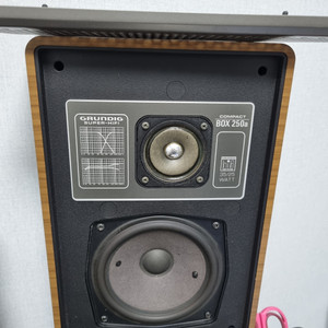 그룬딕(GRUNDIG) HIFI COMPACT 북쉘프 스피커 모델 BOX 250A
