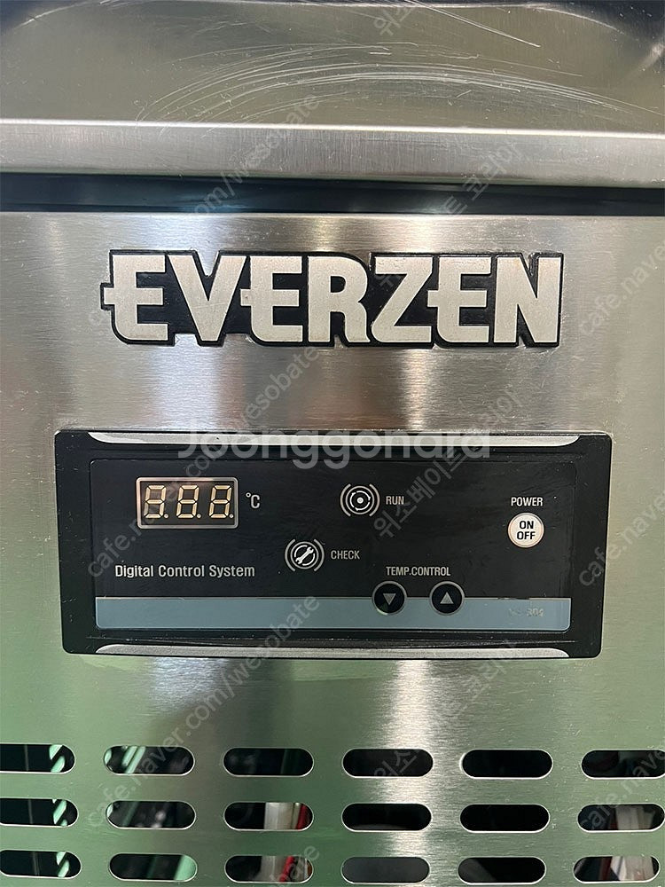 유니크 에버젠 직냉식 테이블 냉장냉동고 900X700X810 제과제빵기계 중고제과제빵기계 제과제빵--2