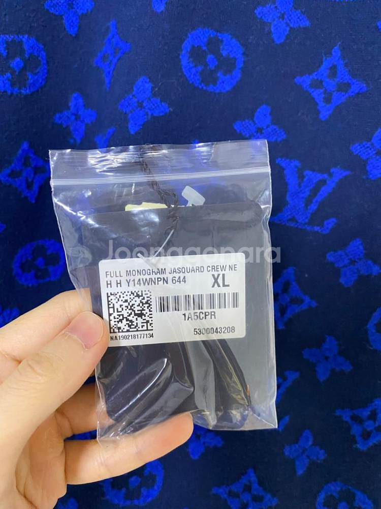 [XL,매장택] 루이비통 풀 모노그램 크루넥--4