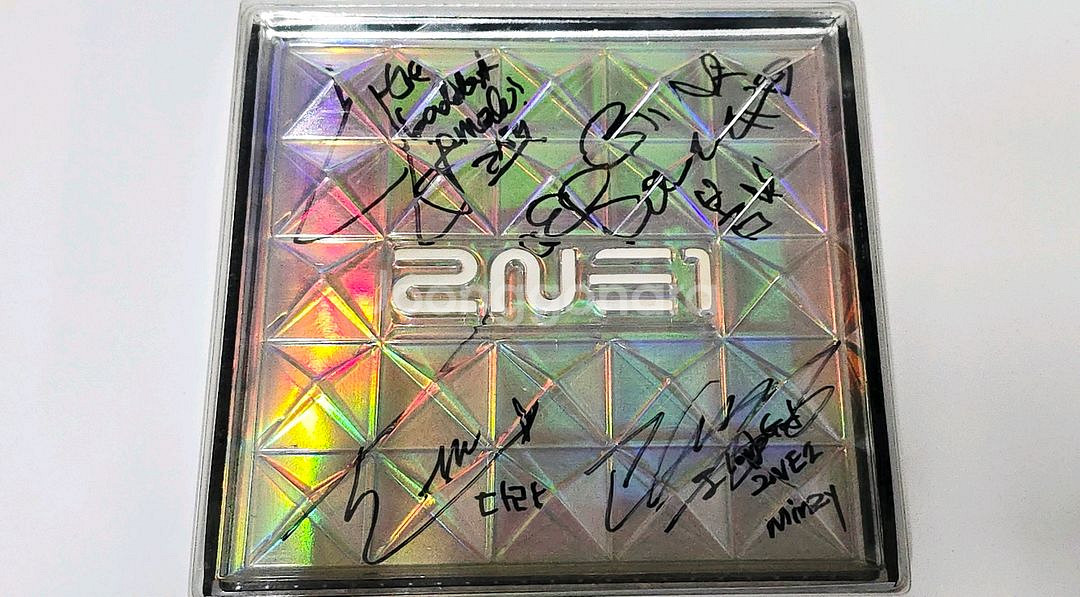 2NE1 1st Mini Album 전맴버 사인반--0