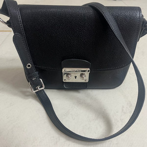 미우미우 레더 크로스백