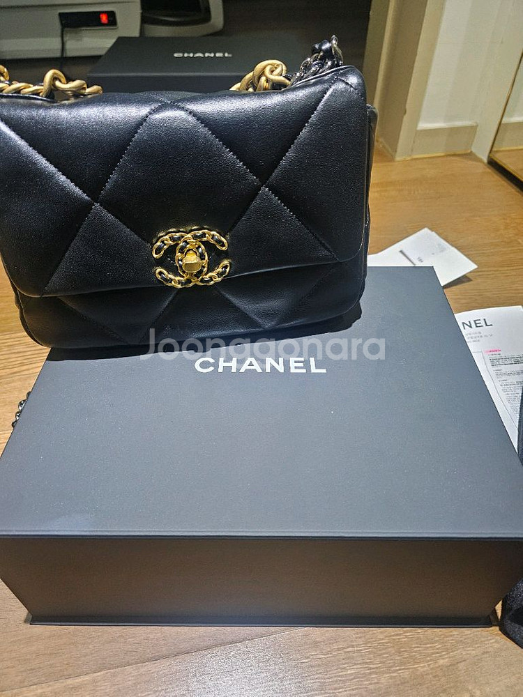 샤넬 19백 블랙 미듐 사이즈--0
