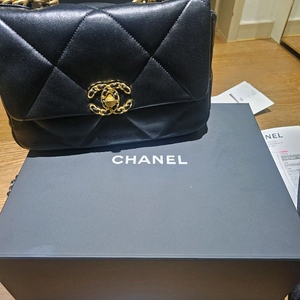 샤넬 19백 블랙 미듐 사이즈