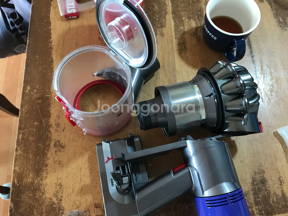 다이슨 V8 무선청소기 본체 트리거 밑 파손/배터리 방전--3