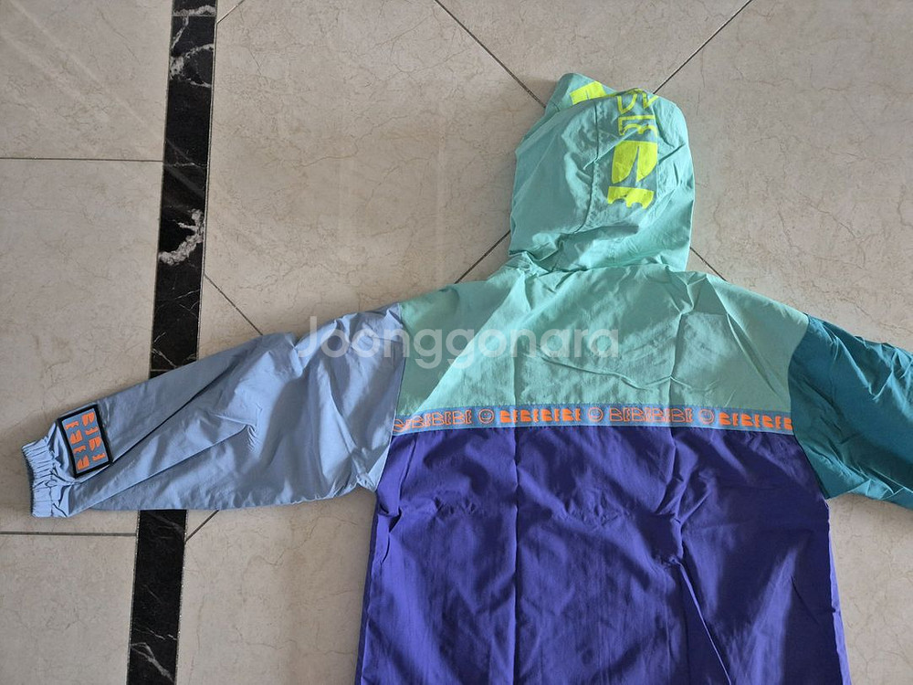 베베베베 바람막이(XXL) 판매해요.--1