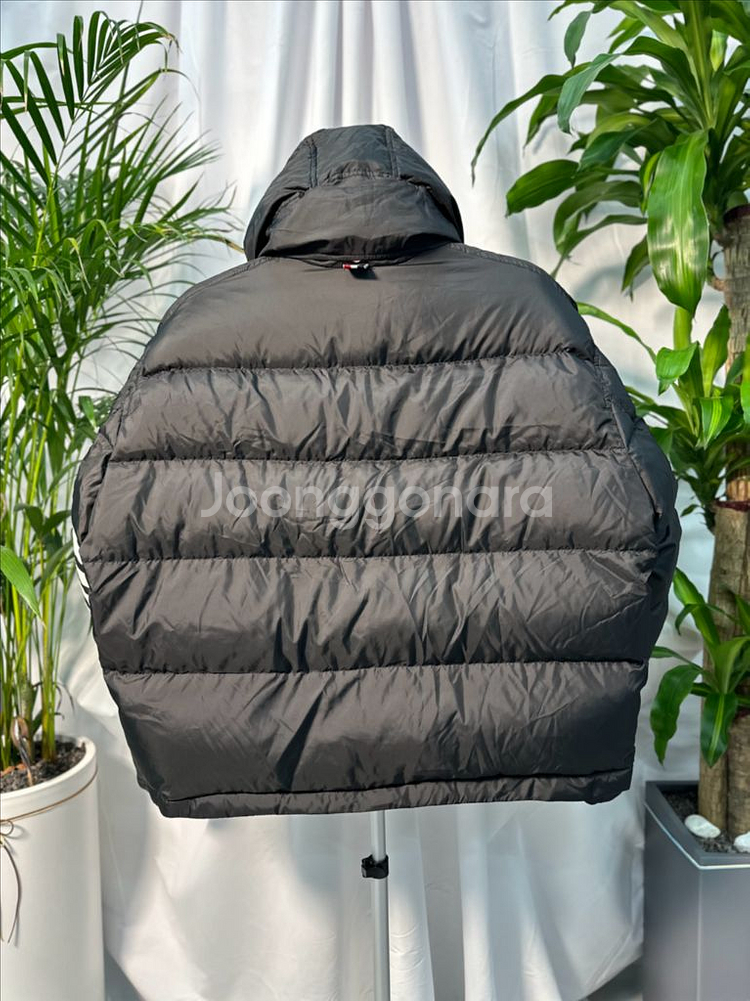 (3)톰브라운 사선 봄버 패딩자켓 블랙--5