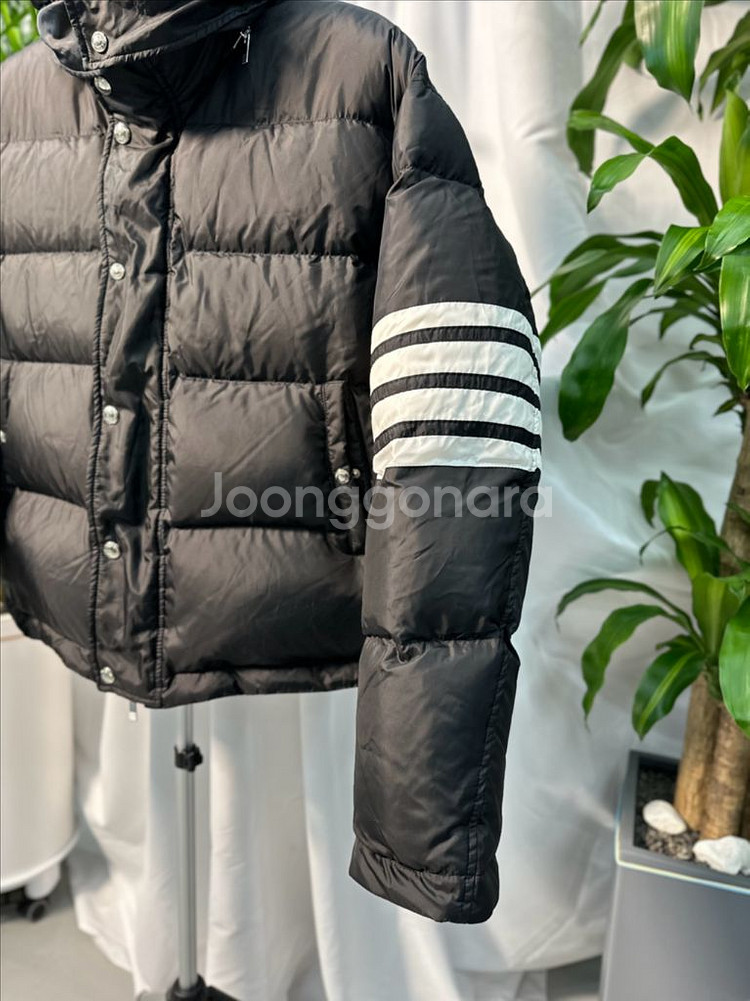 (3)톰브라운 사선 봄버 패딩자켓 블랙--4