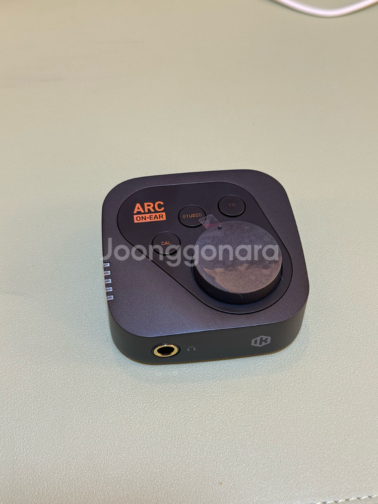 IK multimedia 사 ARC ON EAR 헤드폰 앰프--0