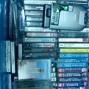 소니 카세트 워크맨 + 카세트 테이프 80장 +@